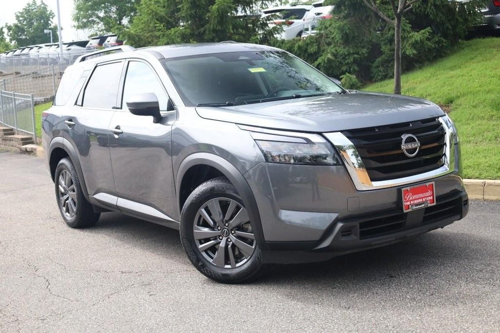 2025 Nissan Pathfinder SV