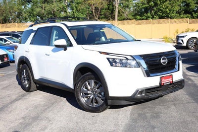 2025 Nissan Pathfinder SV