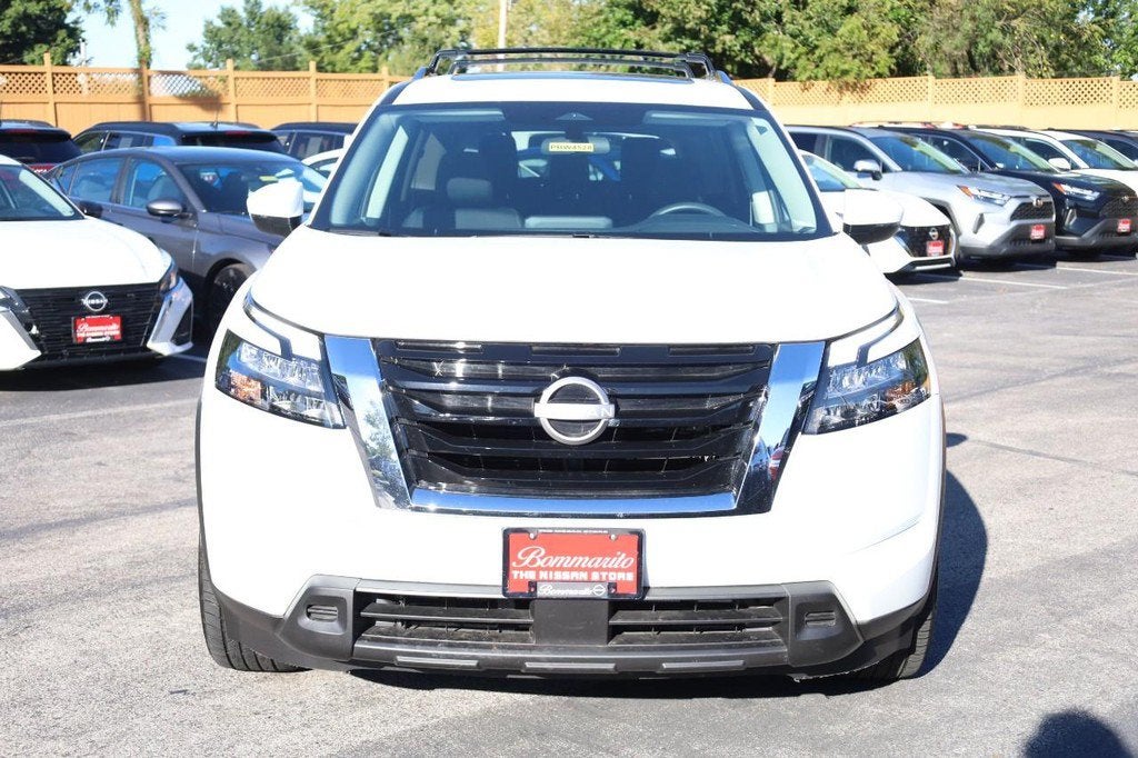 2025 Nissan Pathfinder SV