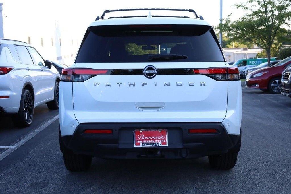 2025 Nissan Pathfinder SV