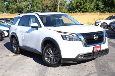 2025 Nissan Pathfinder SV