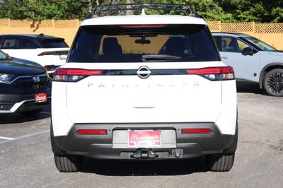 2025 Nissan Pathfinder SV