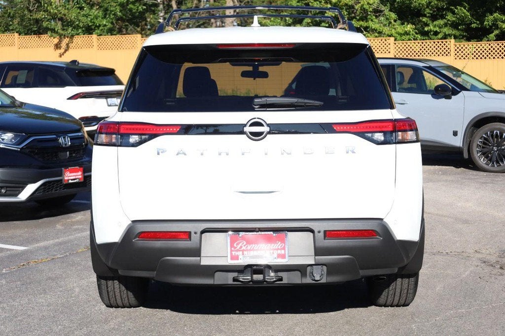 2025 Nissan Pathfinder SV