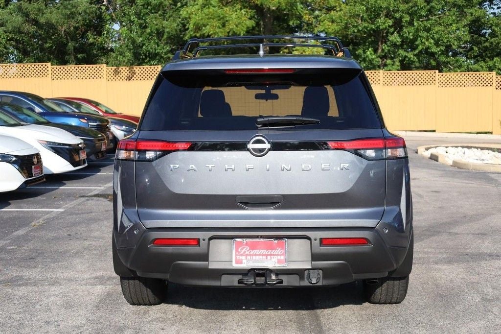 2025 Nissan Pathfinder SV