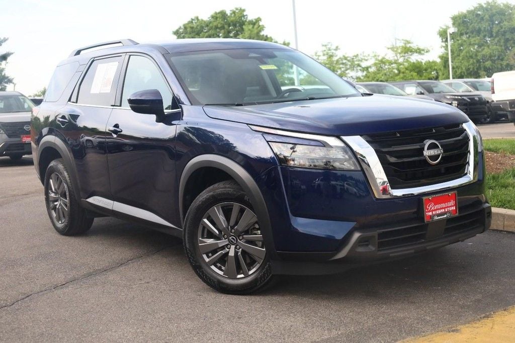 2025 Nissan Pathfinder SV