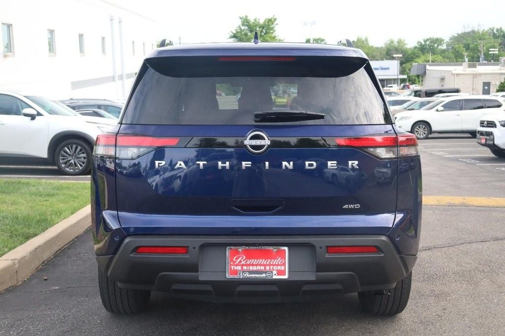 2025 Nissan Pathfinder SV