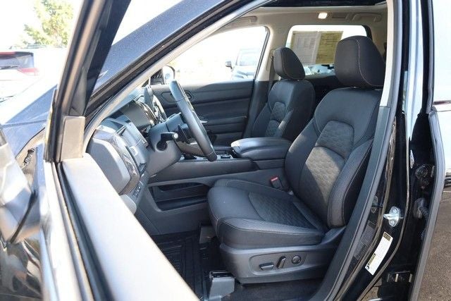 2023 Nissan Pathfinder SV