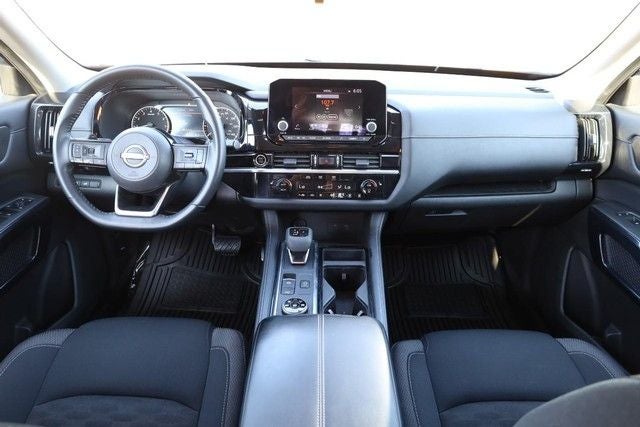 2023 Nissan Pathfinder SV