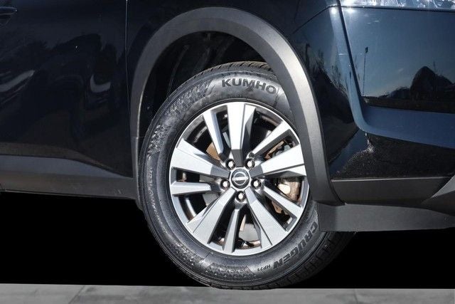 2023 Nissan Pathfinder SV