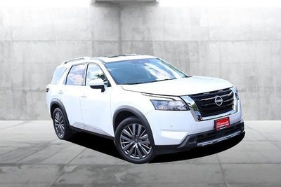 2025 Nissan Pathfinder SL