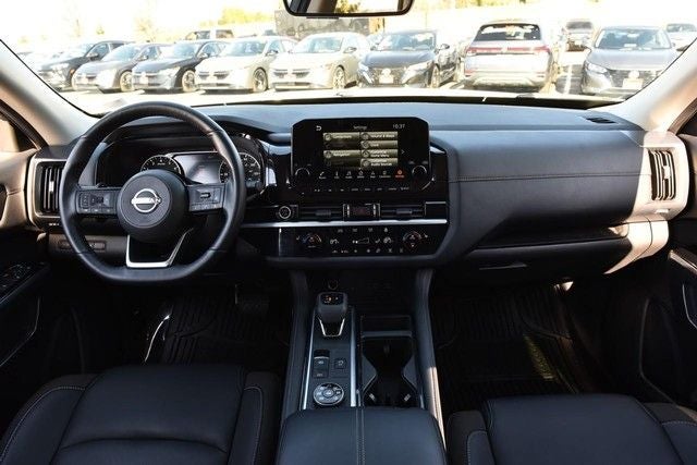 2024 Nissan Pathfinder SL