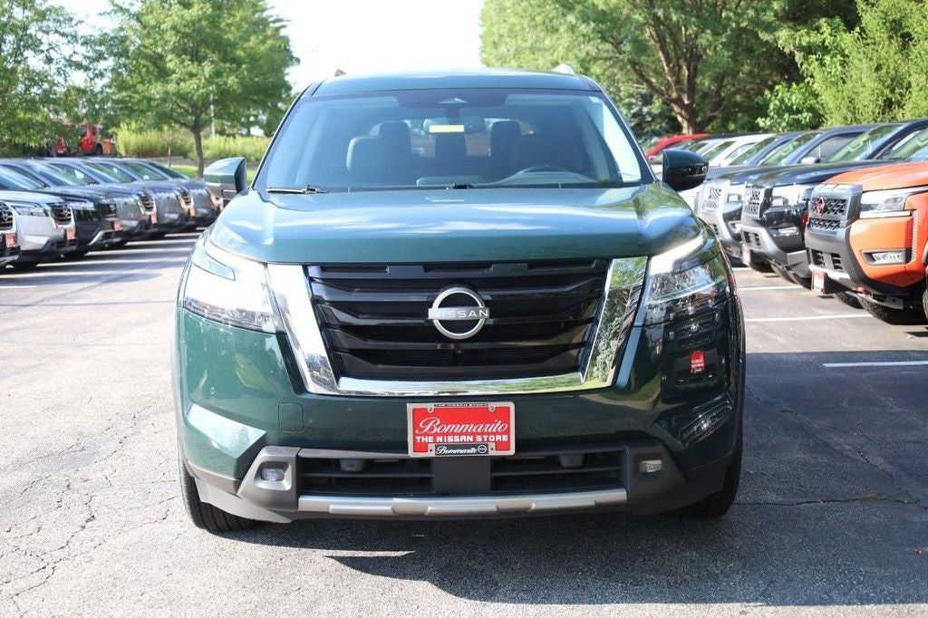 2022 Nissan Pathfinder SL