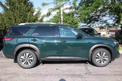 2022 Nissan Pathfinder SL