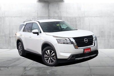 2025 Nissan Pathfinder SL