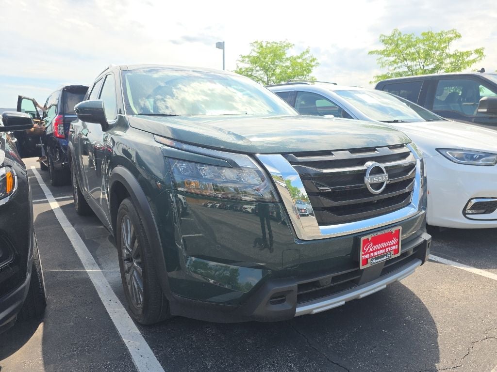 2025 Nissan Pathfinder SL