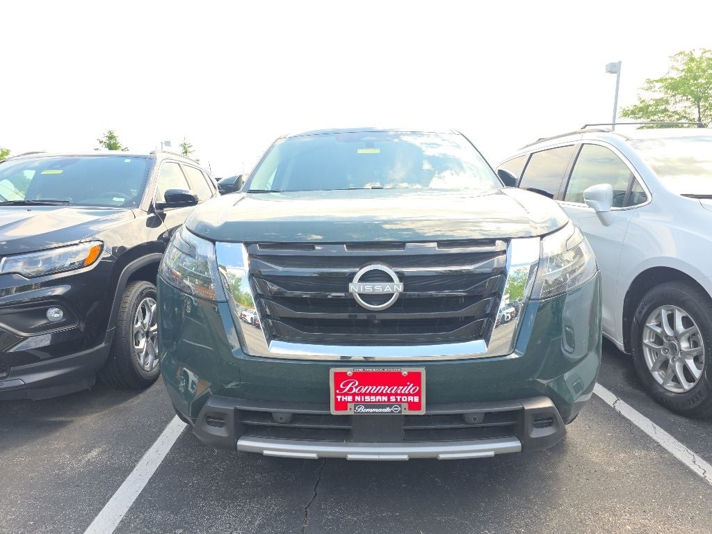 2025 Nissan Pathfinder SL