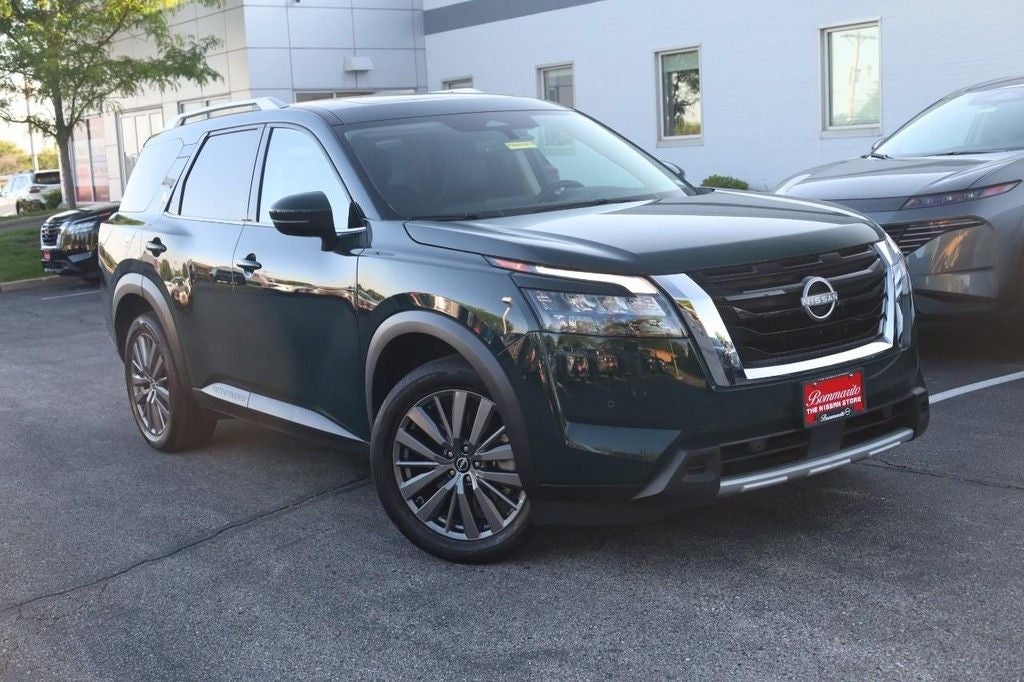 2025 Nissan Pathfinder SL