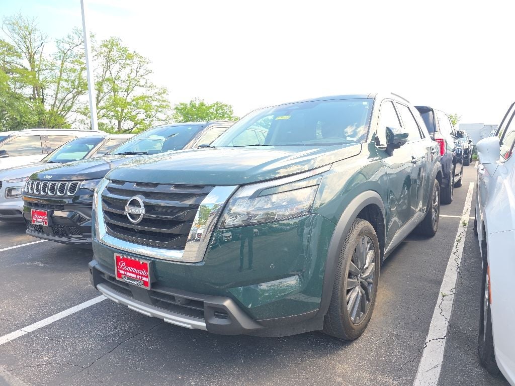 2025 Nissan Pathfinder SL