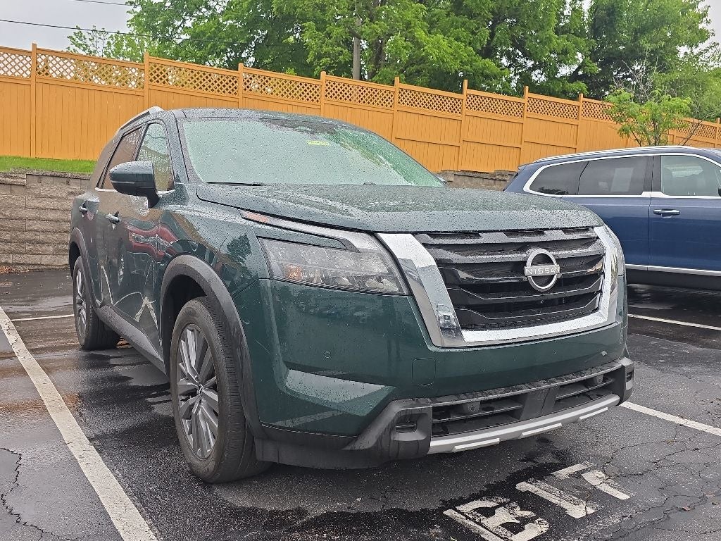2025 Nissan Pathfinder SL