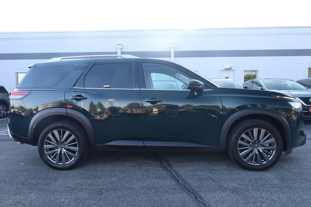 2025 Nissan Pathfinder SL