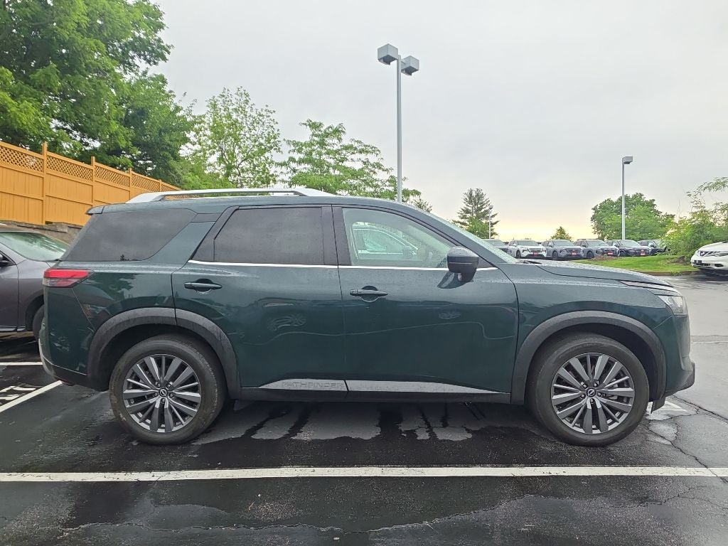 2025 Nissan Pathfinder SL