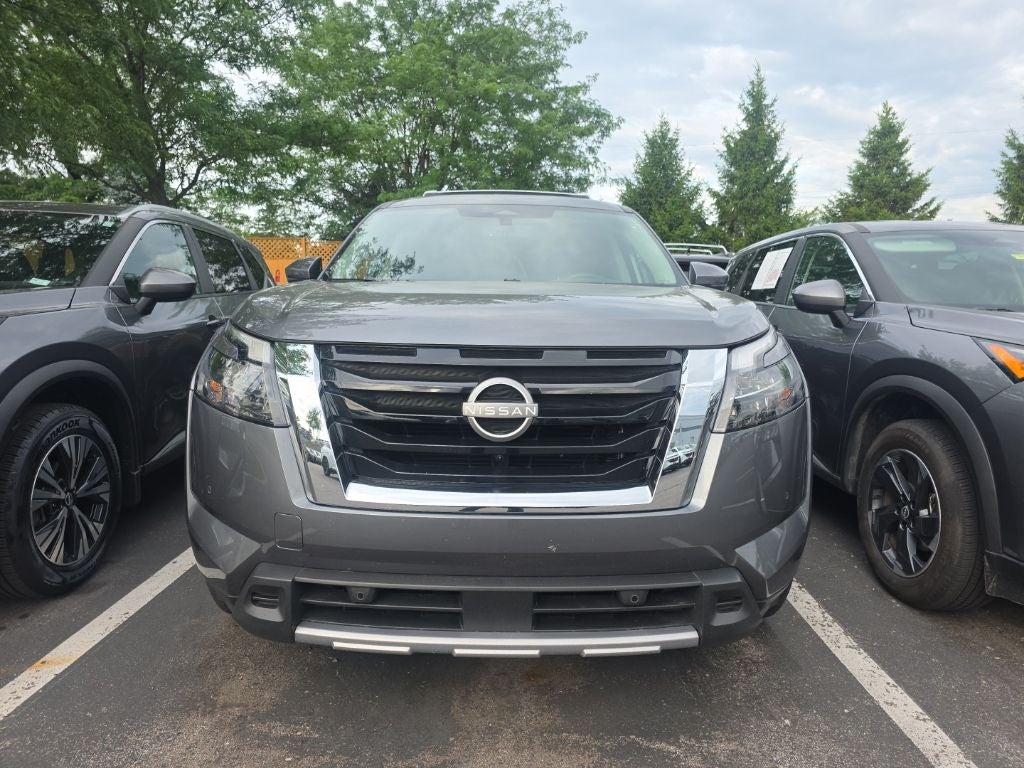 2025 Nissan Pathfinder SL