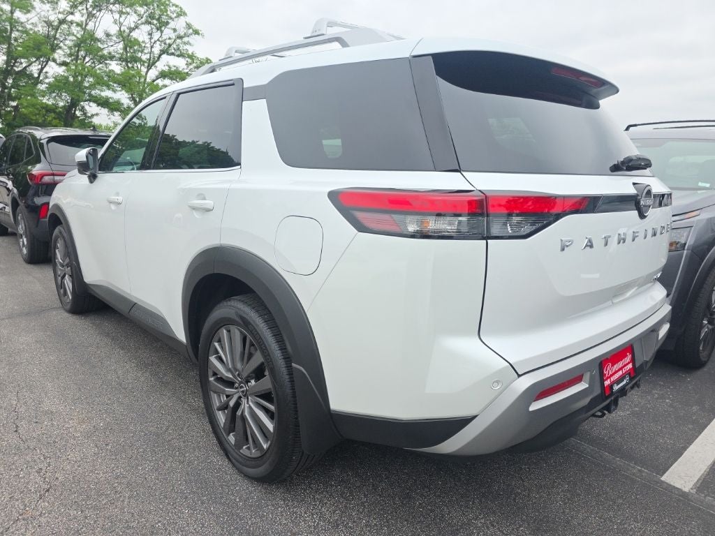 2025 Nissan Pathfinder SL