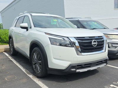 2025 Nissan Pathfinder SL