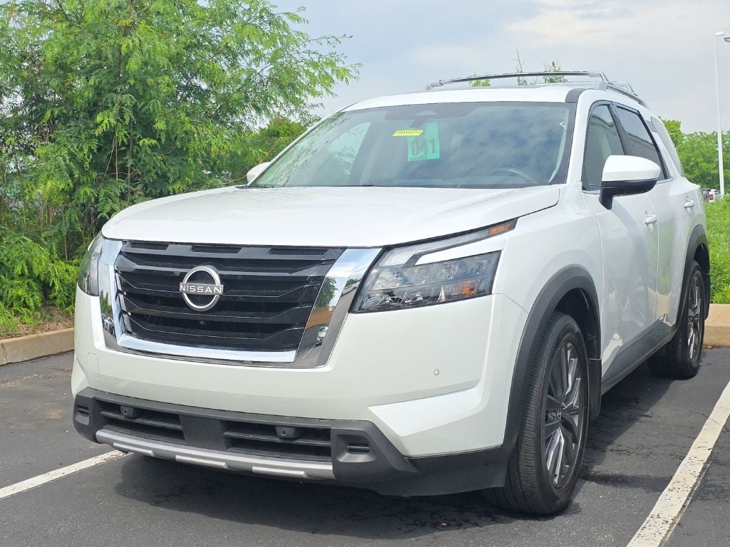 2025 Nissan Pathfinder SL