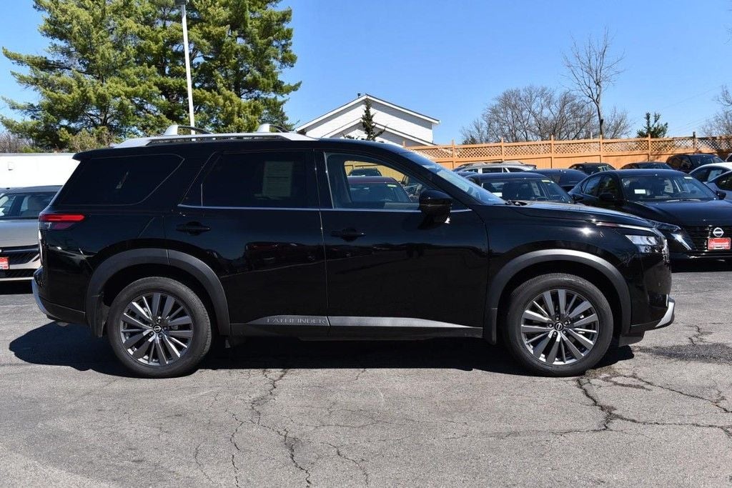 2025 Nissan Pathfinder SL