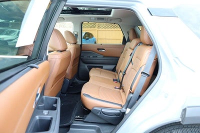 2025 Nissan Pathfinder Platinum