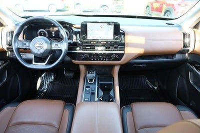 2025 Nissan Pathfinder Platinum