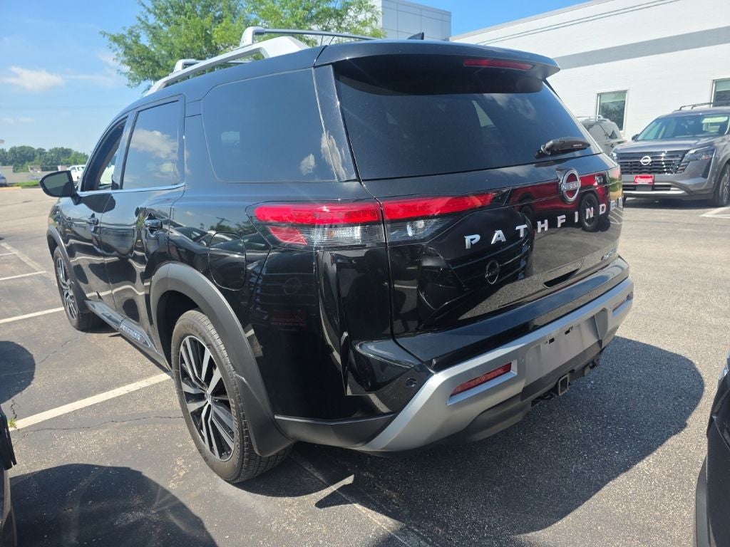 2025 Nissan Pathfinder Platinum