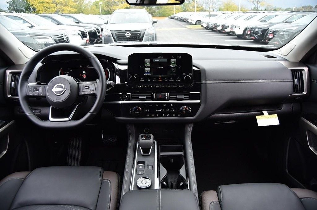 2025 Nissan Pathfinder Platinum