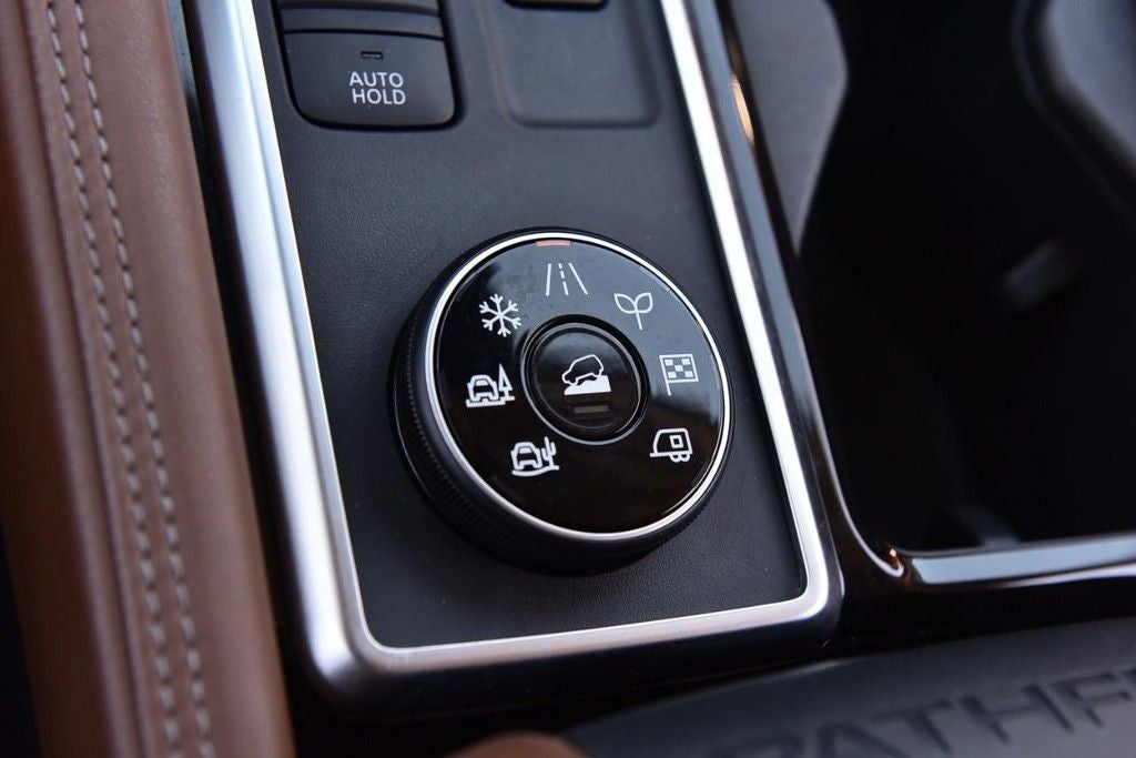 2023 Nissan Pathfinder Platinum 4WD [MotorTrend Certified]