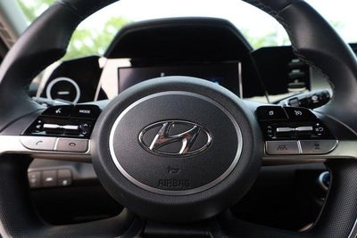 2022 Hyundai Elantra SEL Convenience Package [MotorTrend Certified]