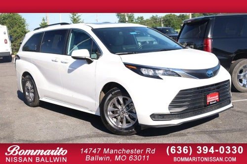 2025 Toyota Sienna LE AWD Plus Package [8 Passenger]