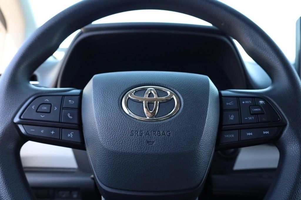 2025 Toyota Sienna LE AWD Plus Package [8 Passenger]