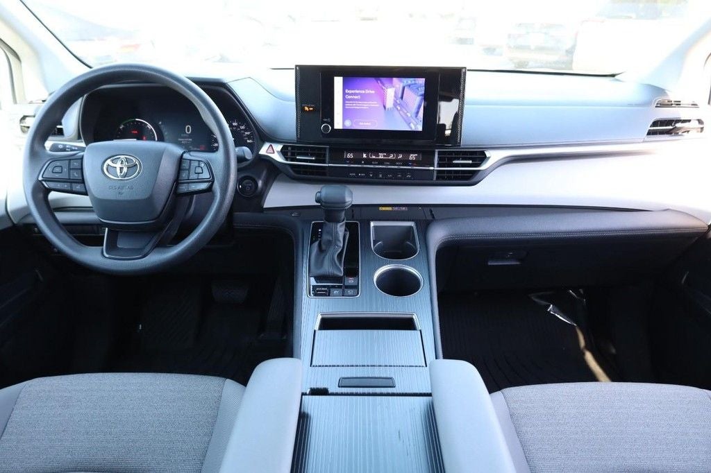 2025 Toyota Sienna LE AWD Plus Package [8 Passenger]