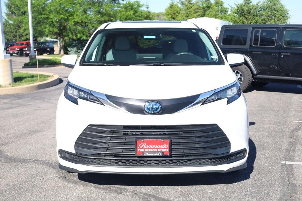 2025 Toyota Sienna LE AWD Plus Package [8 Passenger]