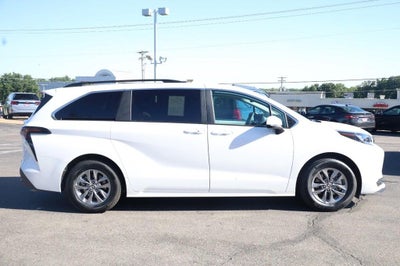 2025 Toyota Sienna LE AWD Plus Package [8 Passenger]