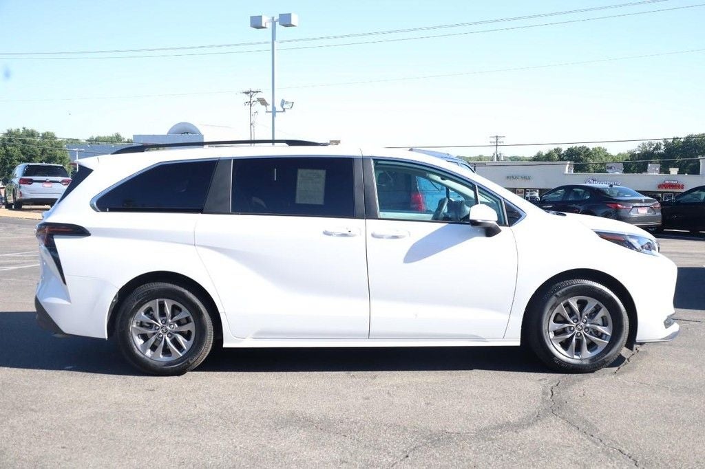 2025 Toyota Sienna LE AWD Plus Package [8 Passenger]