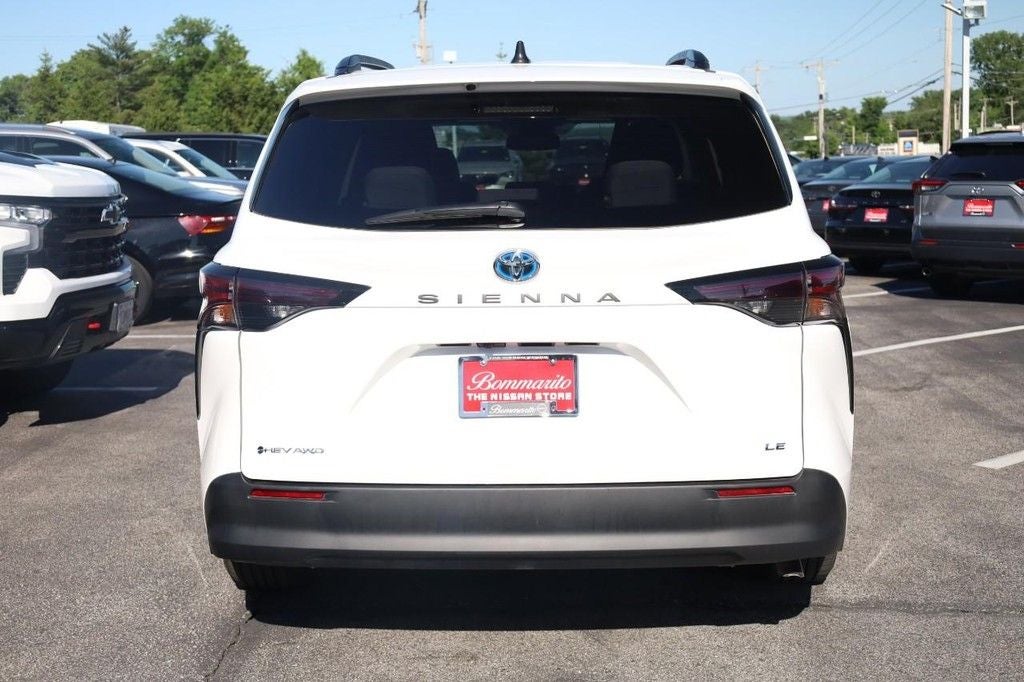 2025 Toyota Sienna LE AWD Plus Package [8 Passenger]