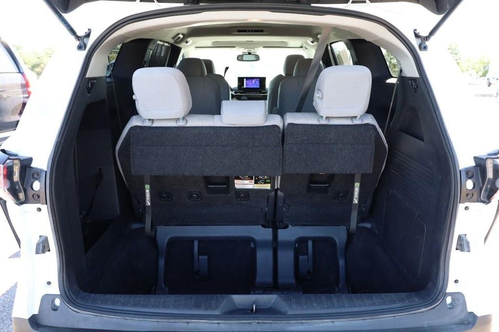 2025 Toyota Sienna LE AWD Plus Package [8 Passenger]
