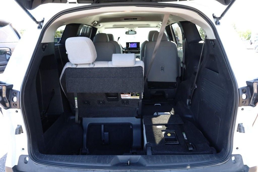 2025 Toyota Sienna LE AWD Plus Package [8 Passenger]