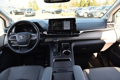 2021 Toyota Sienna XLE 8 Passenger