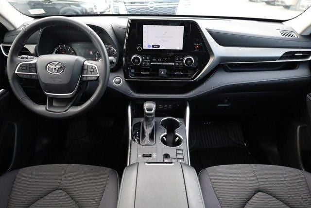 2025 Toyota Highlander LE