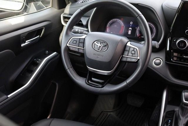 2025 Toyota Highlander XSE