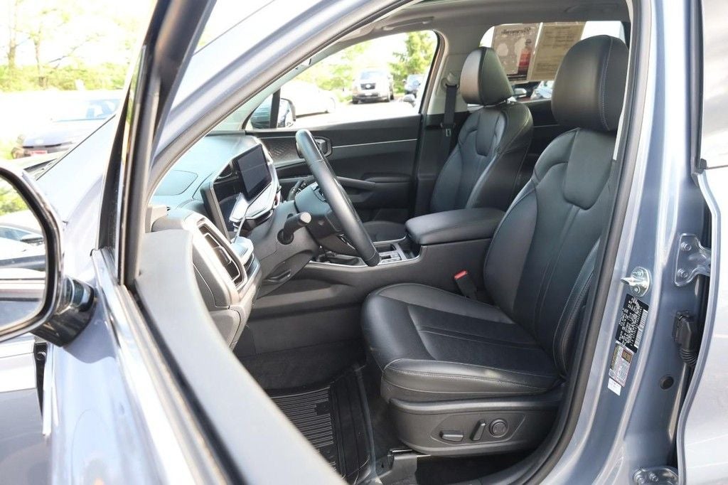 2024 Kia Sorento S AWD Panoramic Sunroof Package