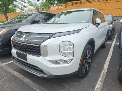 2025 Mitsubishi Outlander SE S-AWC w/ 20" Alloy Wheels